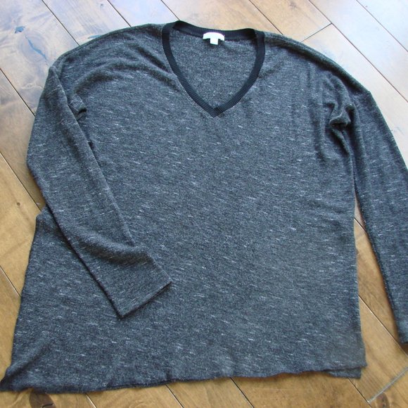 š3/$30 Aritzia Wilfred Black Heathered V-Neck Tunic Top